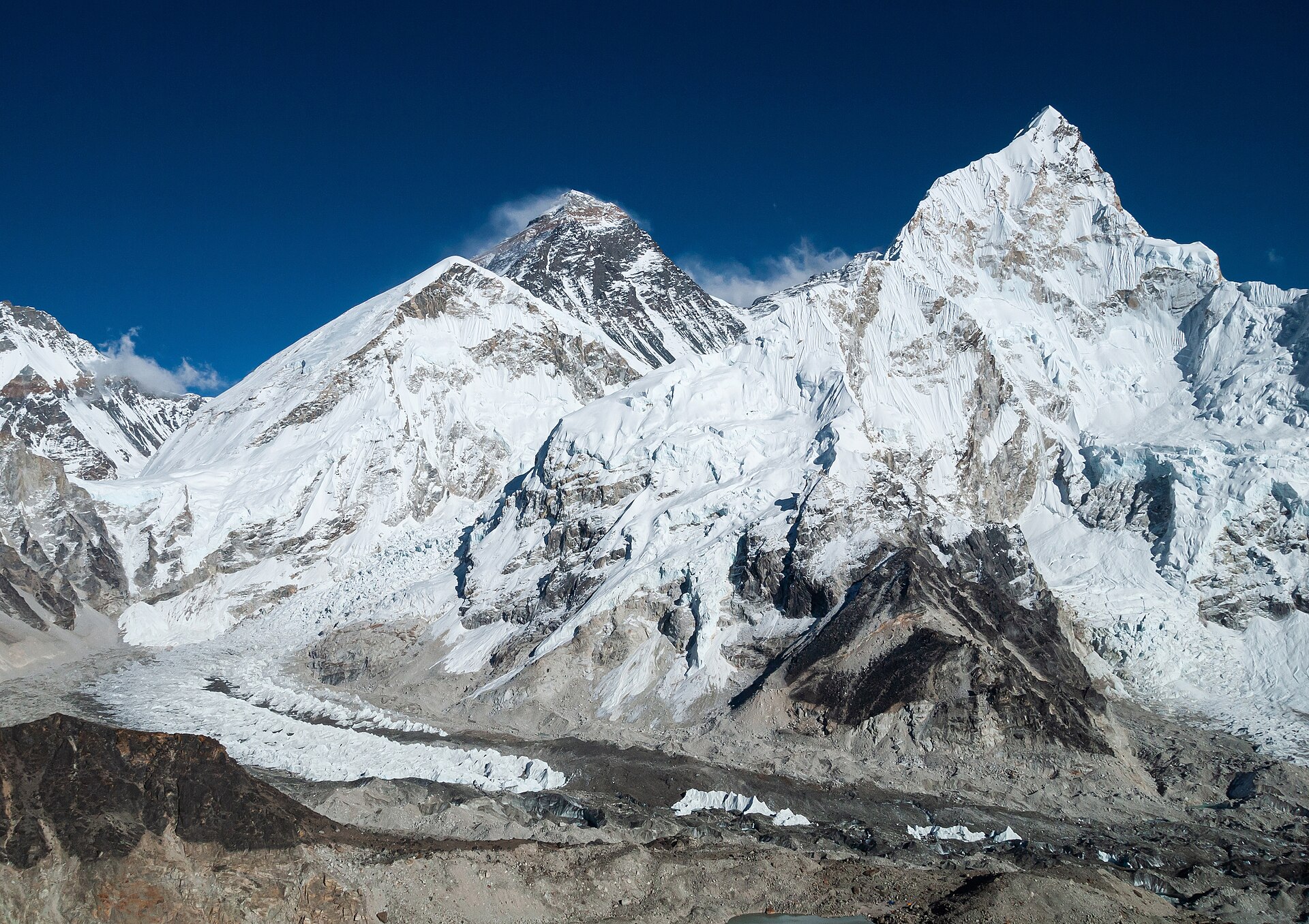 Everest, Nuptse and the Khumbu glacier under the clear post-monsoon air of late autumn.